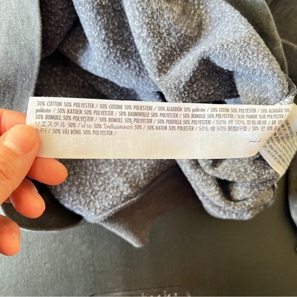 Disney Parks Pirates of the Caribbean “Dead Men Tell No Tales” Hoodie Size XS - Picture 7 of 7